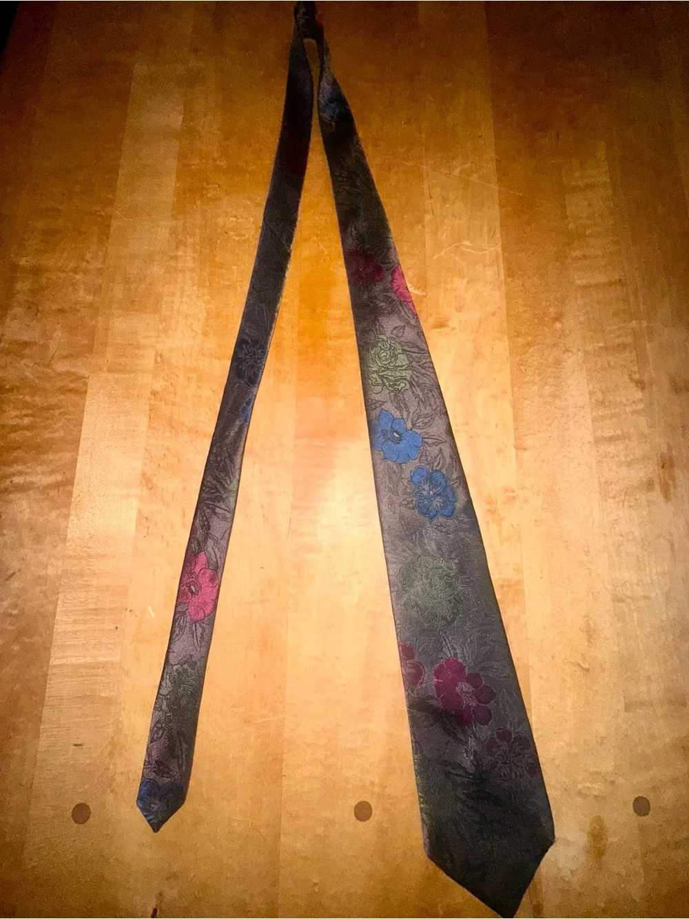 Stunning gray floral tie